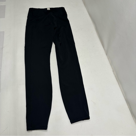 Vuori Women's Classic Black Leggings size XS NWOT side pockets - Picture 4 of 9